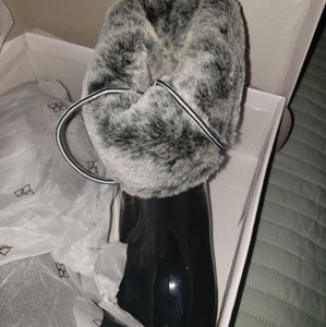 Brand new black Dav rain/snowboots